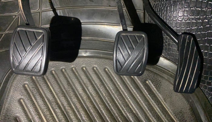 2018 Maruti Wagon R 1.0 VXI, Petrol, Manual, 91,526 km, Pedals