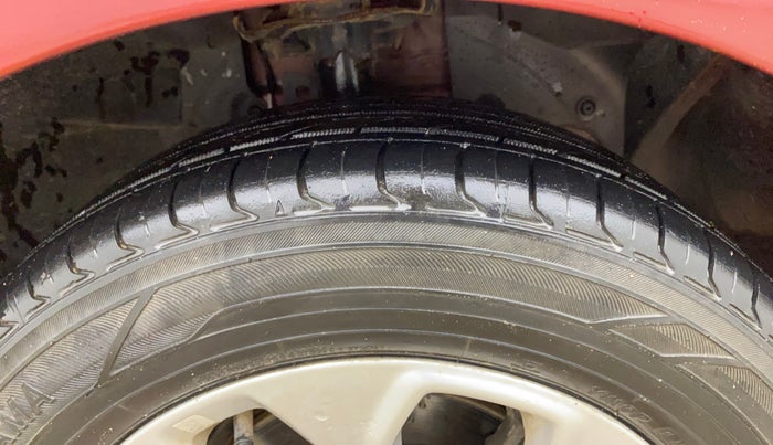 2018 Ford Figo Aspire TITANIUM 1.2 PETROL, CNG, Manual, 52,950 km, Right Front Tyre Tread