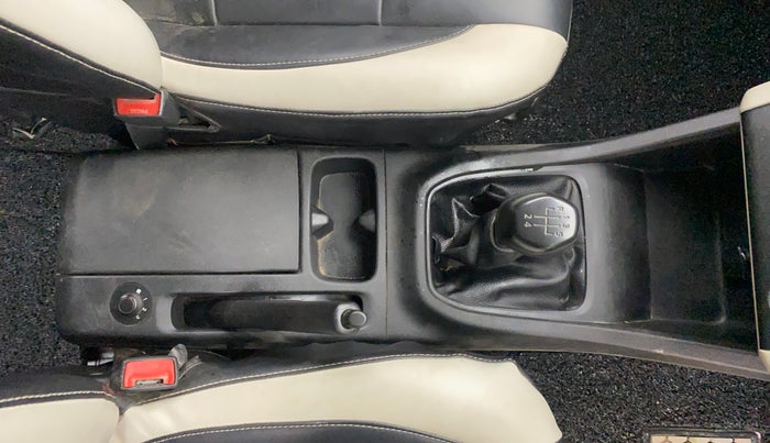 2021 Renault TRIBER RXL MT, Petrol, Manual, 97,332 km, Gear Lever