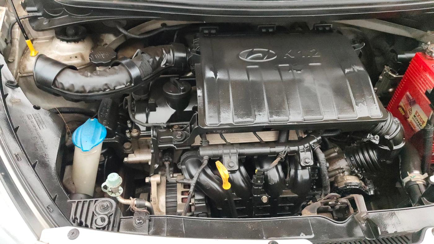 2015 Hyundai Xcent S 1.2, Petrol, Manual, 79,605 km, Engine View - Right