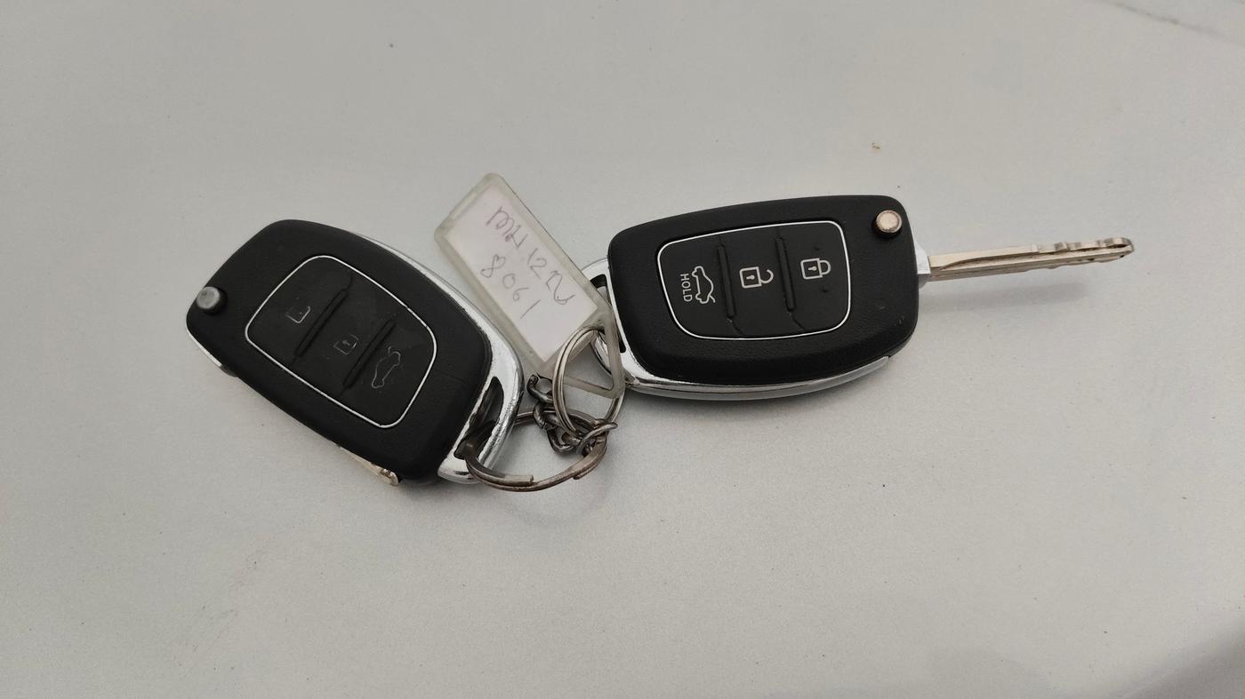 2015 Hyundai Xcent S 1.2, Petrol, Manual, 79,605 km, Key Close Up