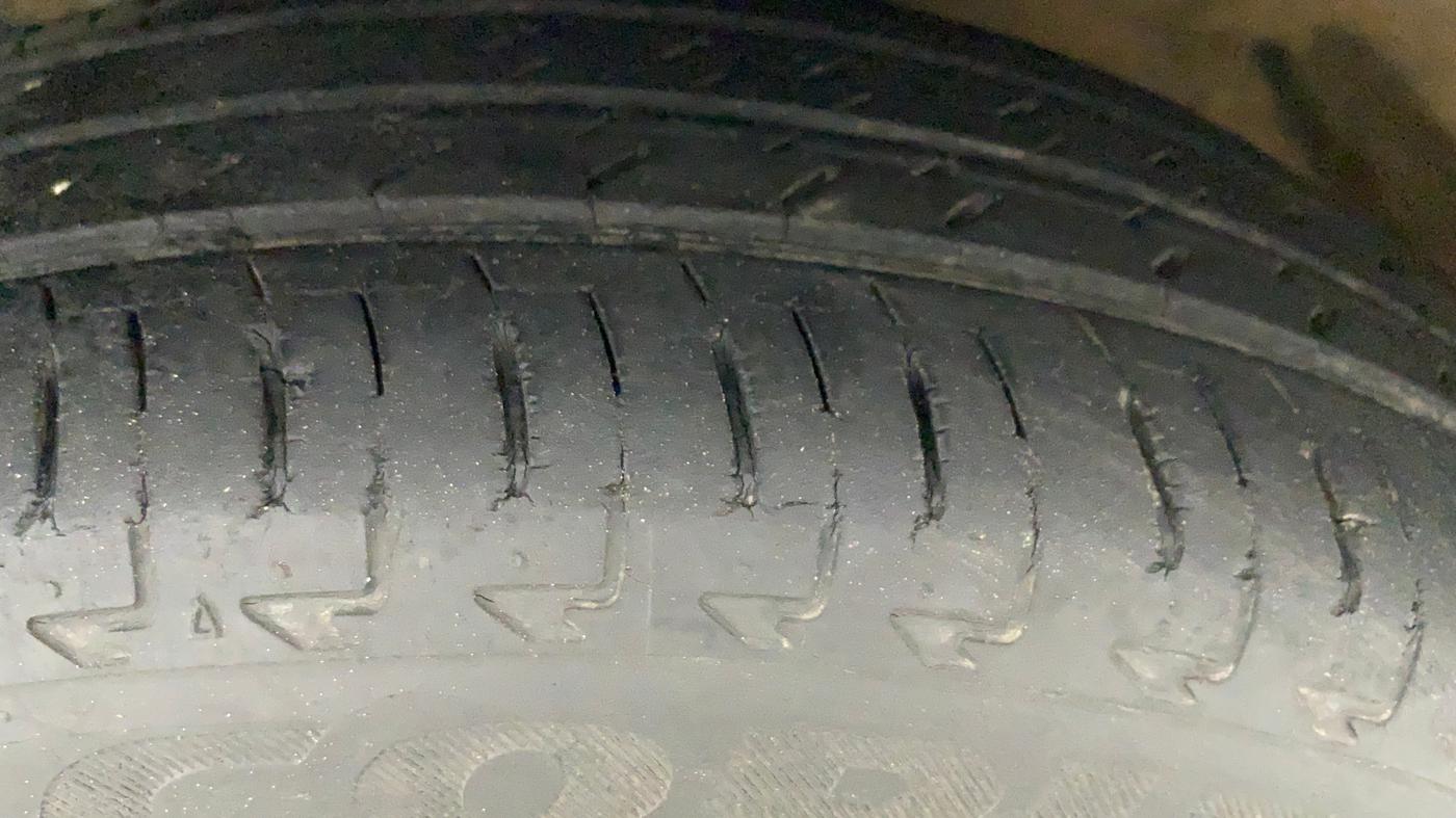 2017 Maruti IGNIS DELTA 1.2, Petrol, Manual, 30,125 km, Left Front Tyre Tread