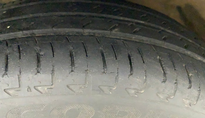 2017 Maruti IGNIS DELTA 1.2, Petrol, Manual, 30,125 km, Left Front Tyre Tread