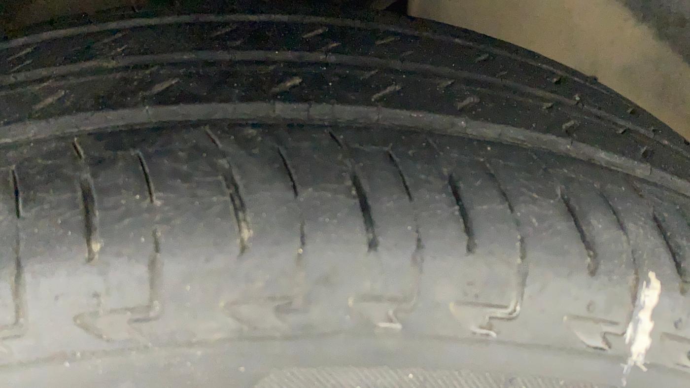 2017 Maruti IGNIS DELTA 1.2, Petrol, Manual, 30,125 km, Right Front Tyre Tread