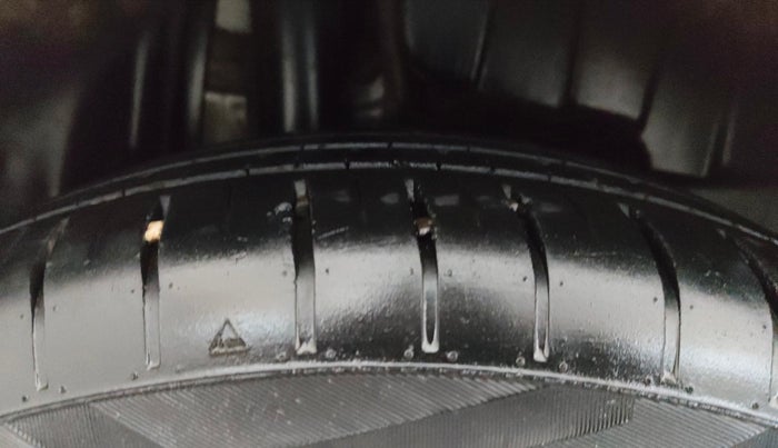 2022 Maruti Swift ZXI AMT, Petrol, Automatic, 60,280 km, Right Rear Tyre Tread