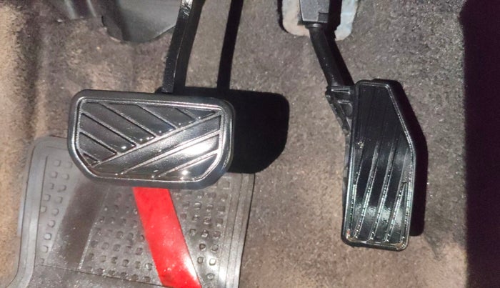 2022 Maruti Swift ZXI AMT, Petrol, Automatic, 60,280 km, Pedals