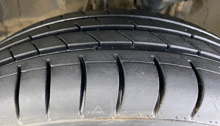 2020 Maruti Alto LXI OPT CNG, CNG, Manual, 25,115 km, Left Front Tyre Tread