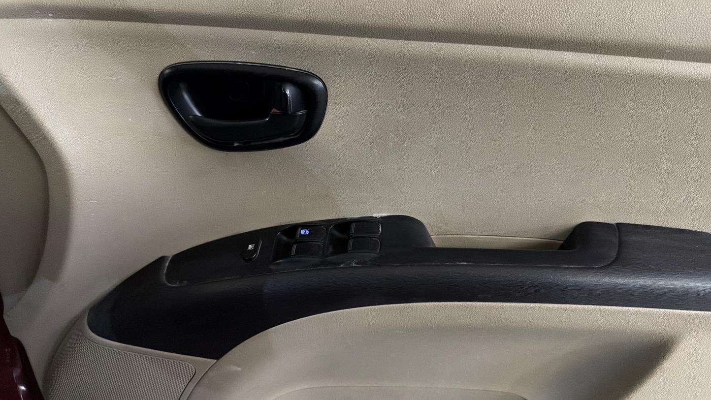 2014 Hyundai i10 MAGNA 1.1, Petrol, Manual, 43,902 km, Driver Side Door Panels Control