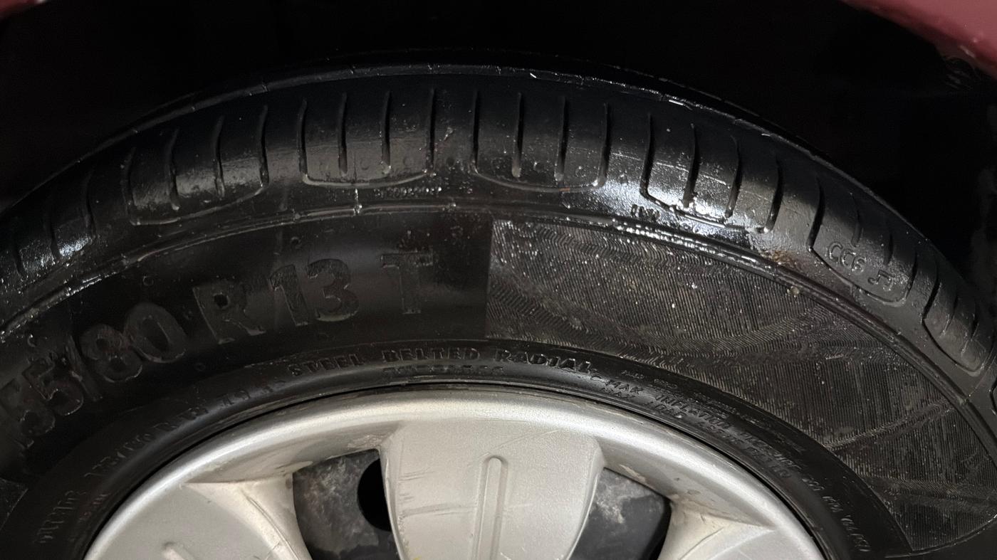 2014 Hyundai i10 MAGNA 1.1, Petrol, Manual, 43,902 km, Right Front Tyre Tread