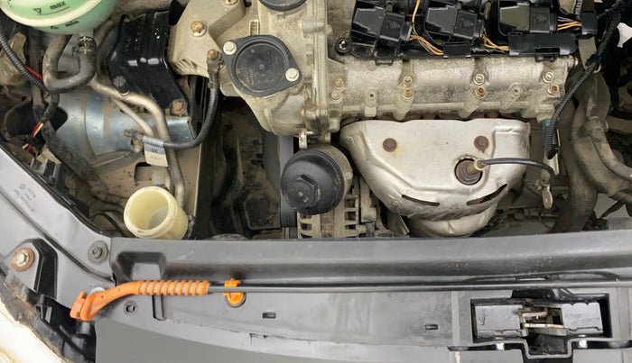 2011 Volkswagen Polo COMFORTLINE 1.2L PETROL, Petrol, Manual, 73,362 km, Front windshield - Wiper bottle cap missing
