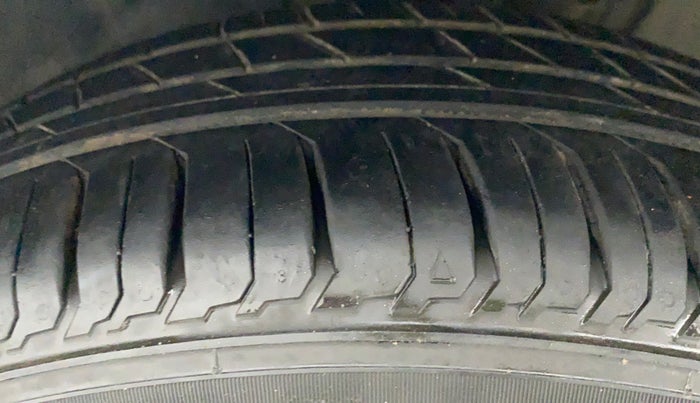 2011 Volkswagen Polo COMFORTLINE 1.2L PETROL, Petrol, Manual, 73,362 km, Left Front Tyre Tread