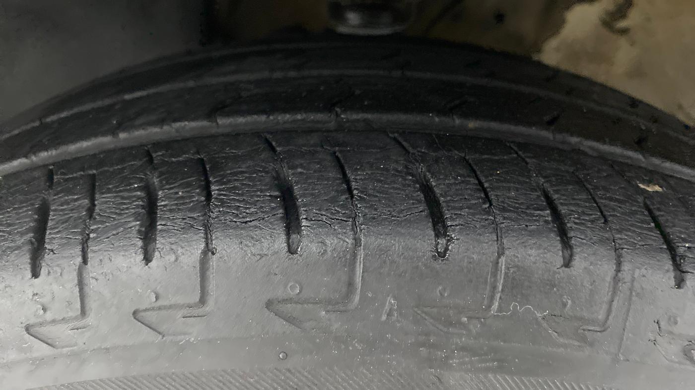 2017 Maruti IGNIS DELTA 1.2 K12, Petrol, Manual, 37,503 km, Left Front Tyre Tread