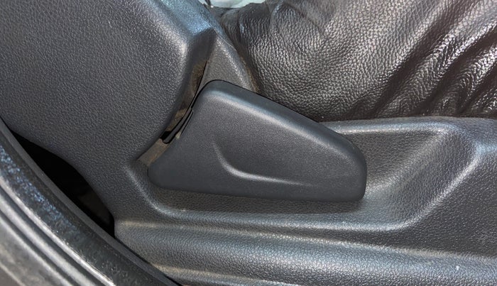 2016 Renault Kwid RXT 0.8, Petrol, Manual, 73,494 km, Driver Side Adjustment Panel