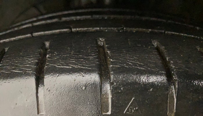 2017 Maruti Baleno ZETA PETROL 1.2, Petrol, Manual, 36,081 km, Left Front Tyre Tread