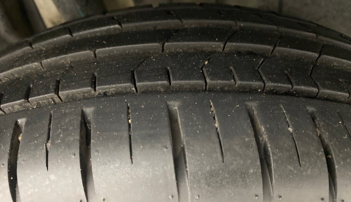 2021 Maruti Swift ZXI D, Petrol, Manual, 9,721 km, Right Rear Tyre Tread