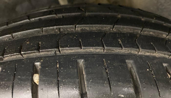 2021 Maruti Swift ZXI D, Petrol, Manual, 9,721 km, Left Rear Tyre Tread