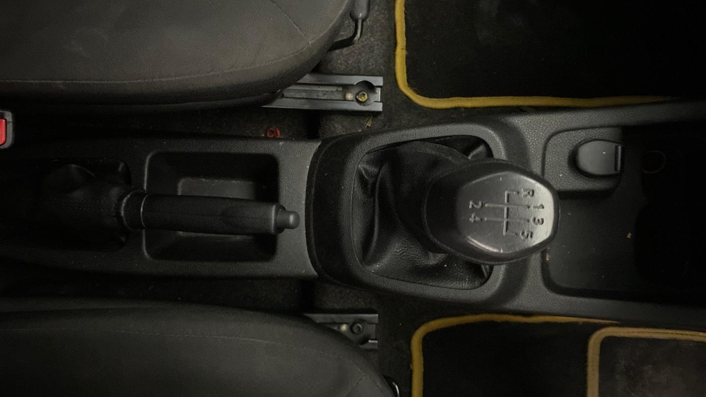 2017 Renault Kwid RXT 0.8, Petrol, Manual, 39,771 km, Gear Lever