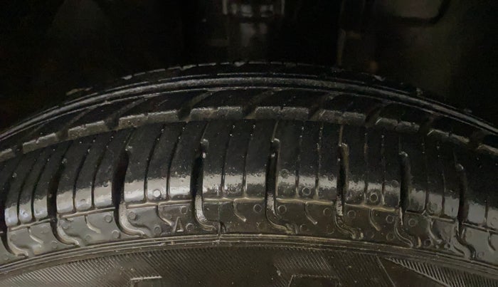 2016 Renault Kwid RXT 0.8, Petrol, Manual, 47,560 km, Right Front Tyre Tread