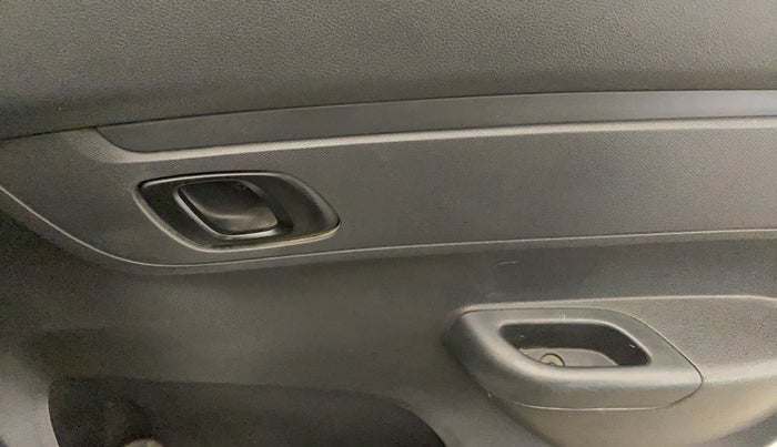 2016 Renault Kwid RXT 0.8, Petrol, Manual, 47,560 km, Driver Side Door Panels Control