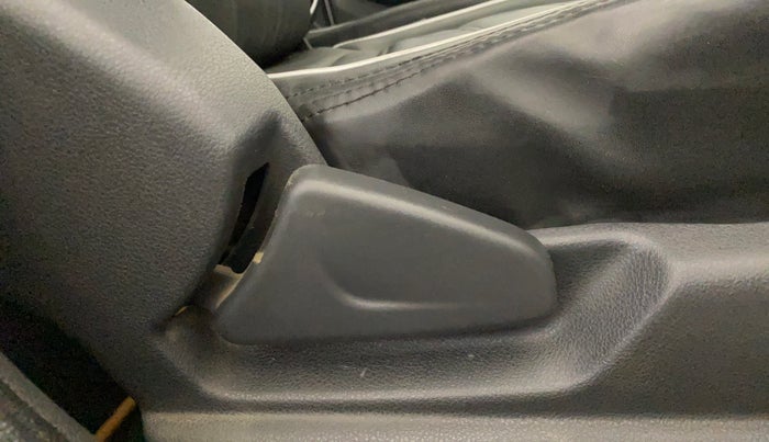 2016 Renault Kwid RXT 0.8, Petrol, Manual, 47,560 km, Driver Side Adjustment Panel