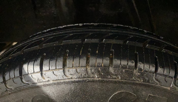 2016 Renault Kwid RXT 0.8, Petrol, Manual, 47,560 km, Right Rear Tyre Tread