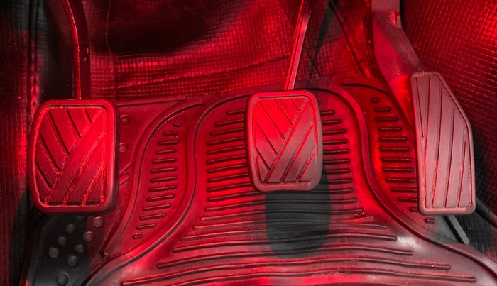 2018 Maruti IGNIS SIGMA 1.2, CNG, Manual, 71,361 km, Pedals