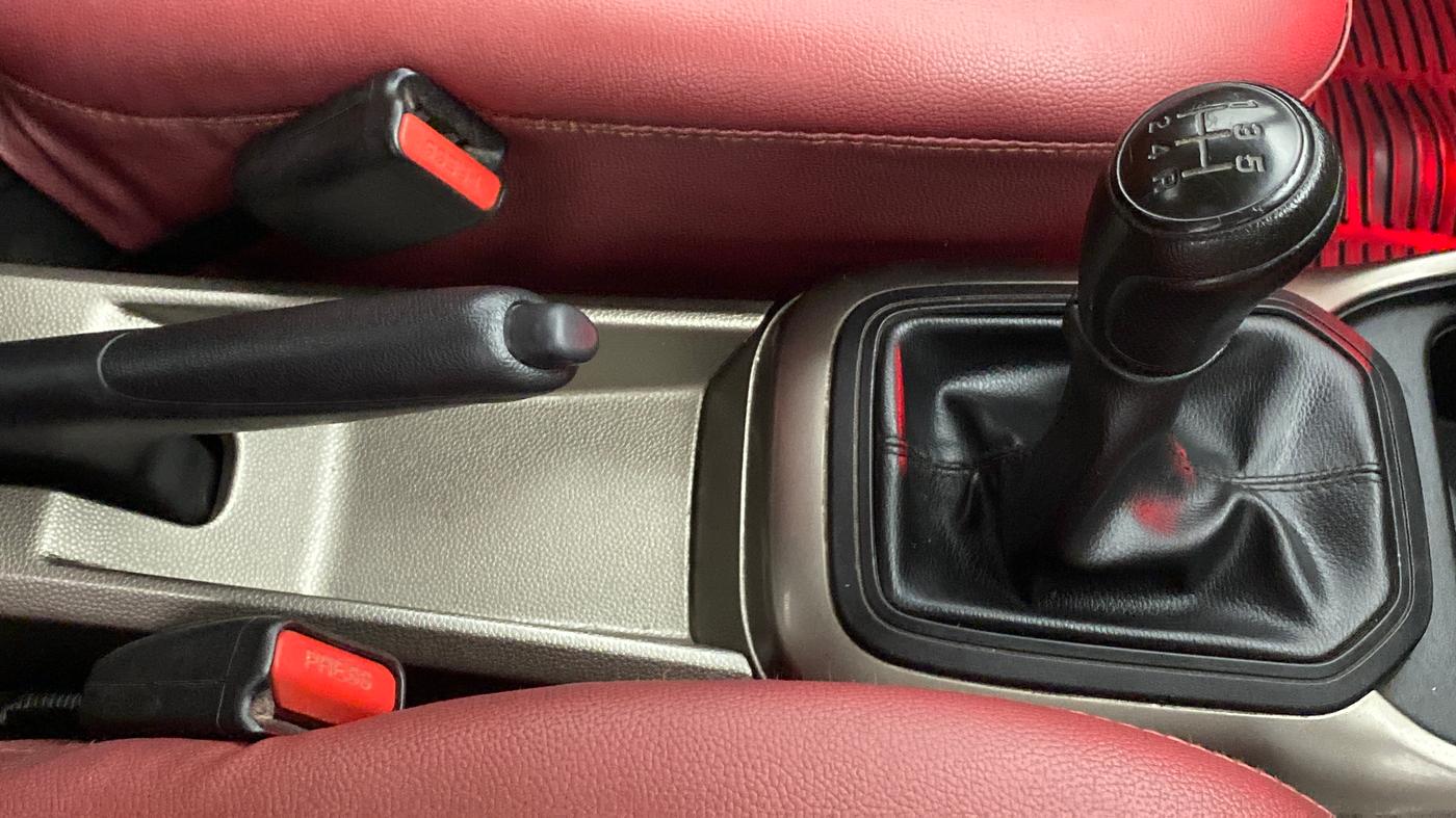2018 Maruti IGNIS SIGMA 1.2, CNG, Manual, 71,361 km, Gear Lever