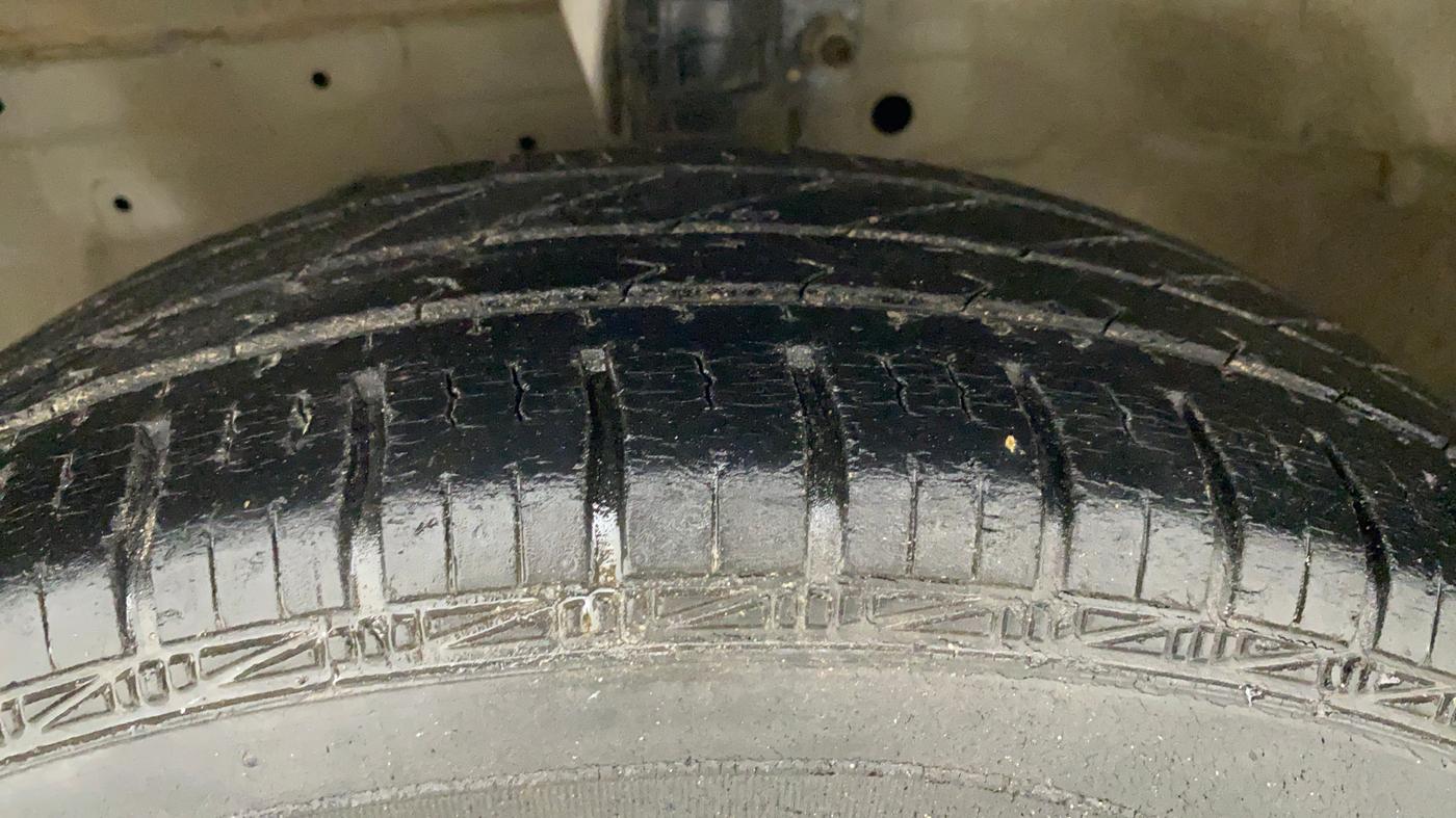 2012 Maruti Swift Dzire VXI, Petrol, Manual, 35,844 km, Left Front Tyre Tread