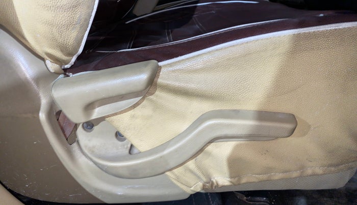 2014 Honda Brio V MT, Petrol, Manual, 79,294 km, Driver Side Adjustment Panel