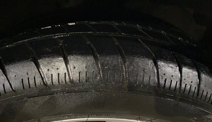 2014 Honda Brio V MT, Petrol, Manual, 79,294 km, Right Front Tyre Tread