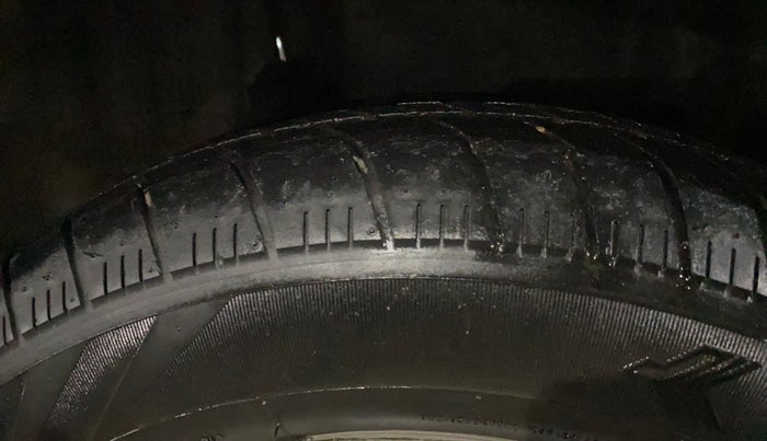 2014 Honda Brio V MT, Petrol, Manual, 79,294 km, Right Rear Tyre Tread