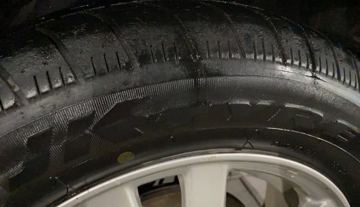 2014 Honda Brio V MT, Petrol, Manual, 79,294 km, Left Rear Tyre Tread