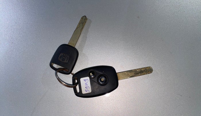 2014 Honda Brio V MT, Petrol, Manual, 79,294 km, Key Close Up