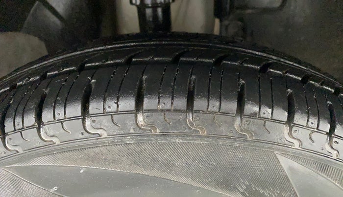2017 Renault Kwid RXT 1.0 AMT (O), Petrol, Automatic, 29,511 km, Right Front Tyre Tread