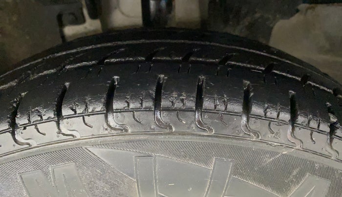2017 Renault Kwid RXT 1.0 AMT (O), Petrol, Automatic, 29,511 km, Left Front Tyre Tread