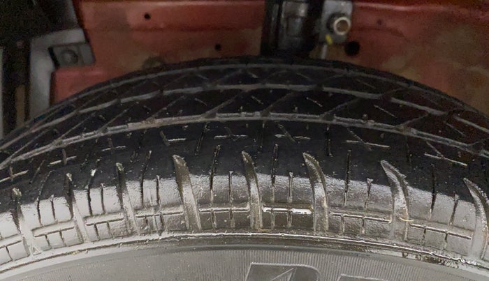 2012 Maruti Swift VDI, Diesel, Manual, 93,099 km, Left Front Tyre Tread