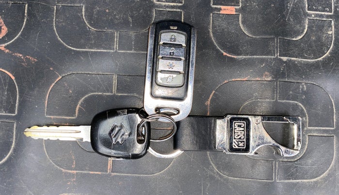 2017 Maruti Alto 800 LXI, Petrol, Manual, 1,21,145 km, Key Close Up