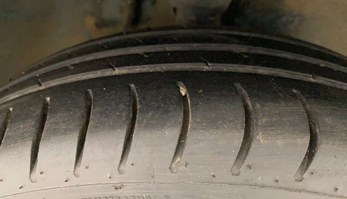 2017 Maruti Alto 800 LXI, Petrol, Manual, 1,21,145 km, Right Front Tyre Tread