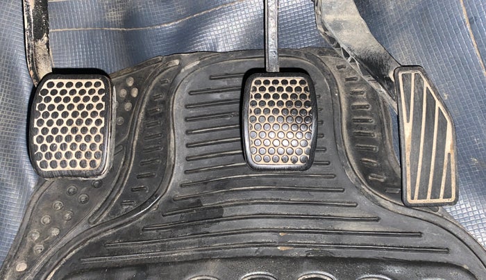 2017 Maruti Alto 800 LXI, Petrol, Manual, 1,21,145 km, Pedals