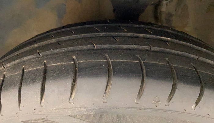2017 Maruti Alto 800 LXI, Petrol, Manual, 1,21,145 km, Left Front Tyre Tread