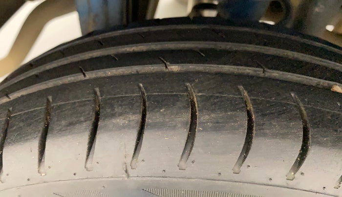 2017 Maruti Alto 800 LXI, Petrol, Manual, 1,21,145 km, Right Rear Tyre Tread