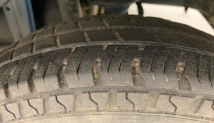 2017 Maruti Alto 800 LXI, Petrol, Manual, 1,21,145 km, Left Rear Tyre Tread