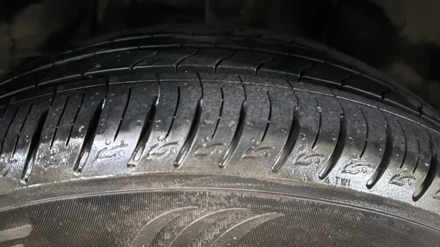 2021 Tata NEXON XZA PLUS SUNROOF PETROL, CNG, Automatic, 92,625 km, Right Front Tyre Tread