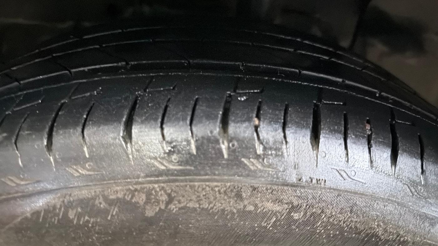 2021 Tata NEXON XZA PLUS SUNROOF PETROL, CNG, Automatic, 92,625 km, Left Front Tyre Tread