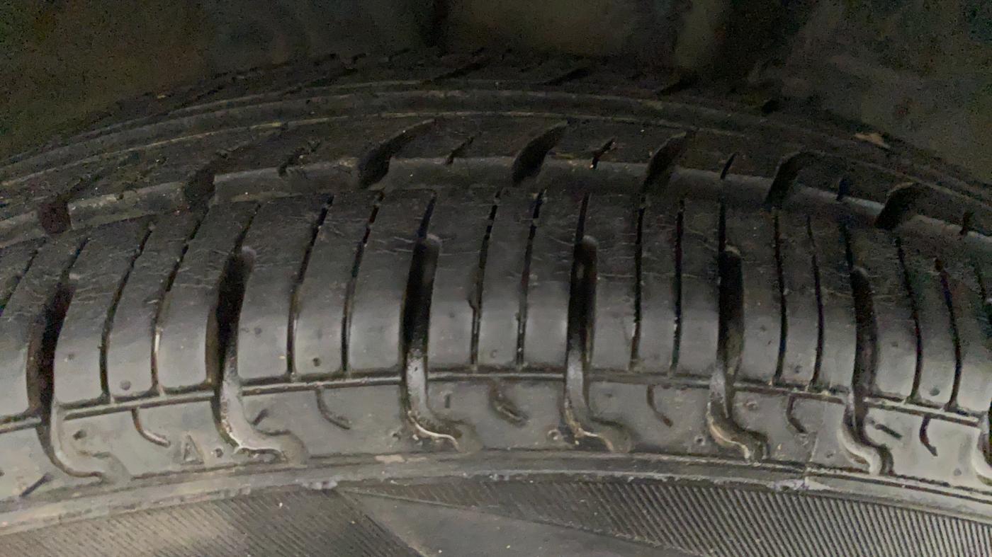 2019 Renault Kwid RXT 1.0 AMT (O), Petrol, Automatic, 13,683 km, Left Rear Tyre Tread