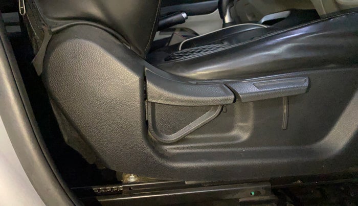 2021 KIA SONET HTX 1.0 IMT, Petrol, Manual, 57,281 km, Driver Side Adjustment Panel