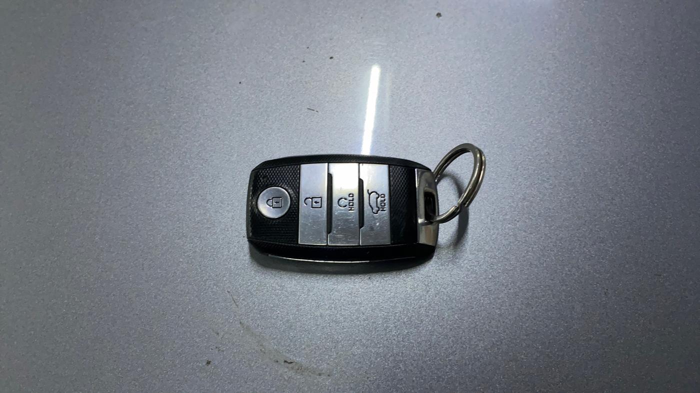 2021 KIA SONET HTX 1.0 IMT, Petrol, Manual, 57,281 km, Key Close Up
