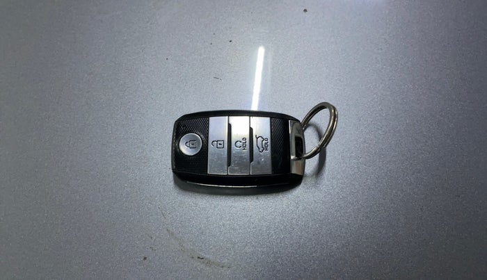 2021 KIA SONET HTX 1.0 IMT, Petrol, Manual, 57,281 km, Key Close Up