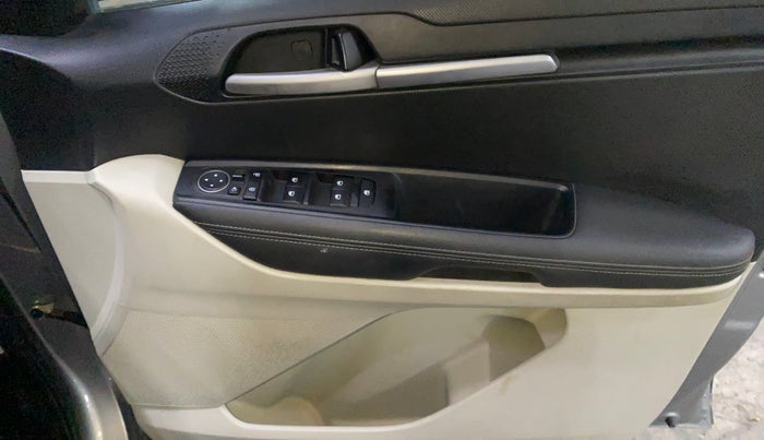 2021 KIA SONET HTX 1.0 IMT, Petrol, Manual, 57,281 km, Driver Side Door Panels Control