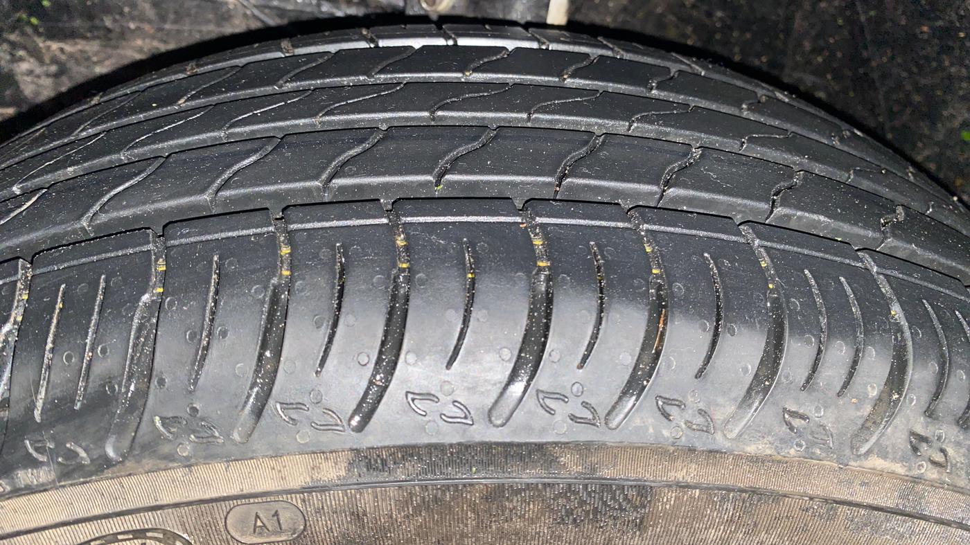 2025 Maruti FRONX DELTA PLUS 1.2L AGS, Petrol, Automatic, 977 km, Left Front Tyre Tread